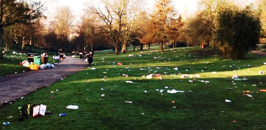 Litter in Nottingham park 29-3-2021 - enlarge